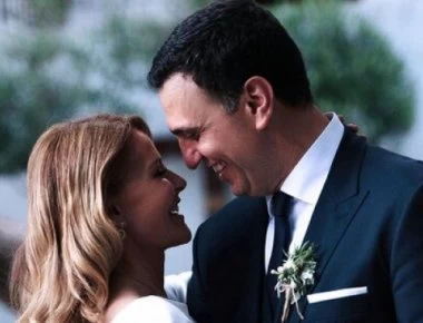 Πως σχολίασε την φωτογραφία του γάμου η κόρη της Τζένης Μπαλατσινού (φωτο)